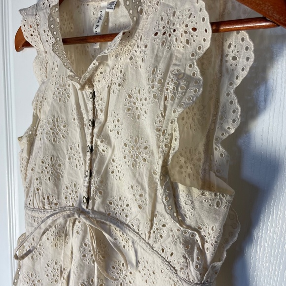 robbi & nikki eyelet lace top - Picture 3 of 13